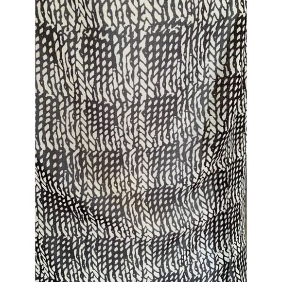 Cabi Womens Top Size Medium Black Cream Sleeveless Sheer Keyhole With Button - Picture 6 of 11